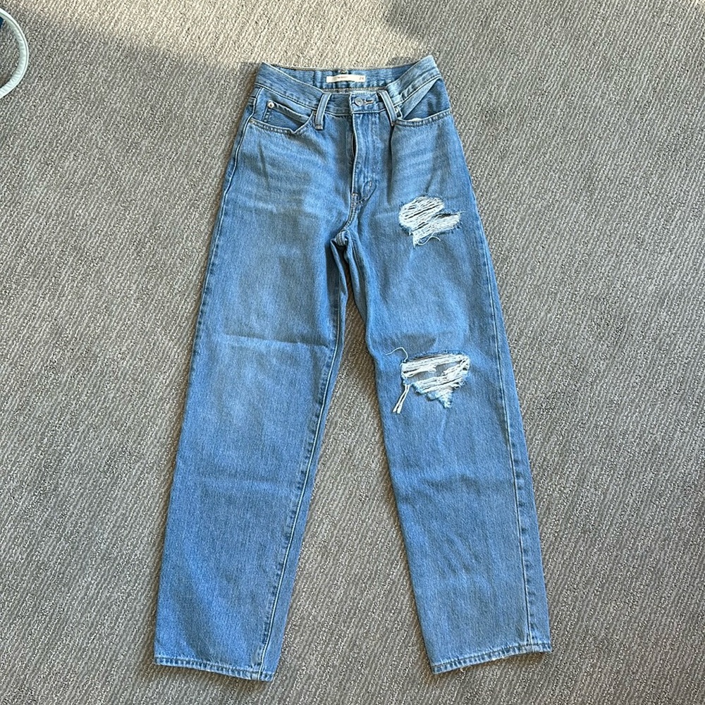 Levi’s ‘94 baggy jeans